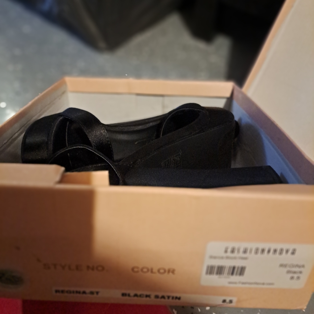 Shoes - Picture 6 of 8